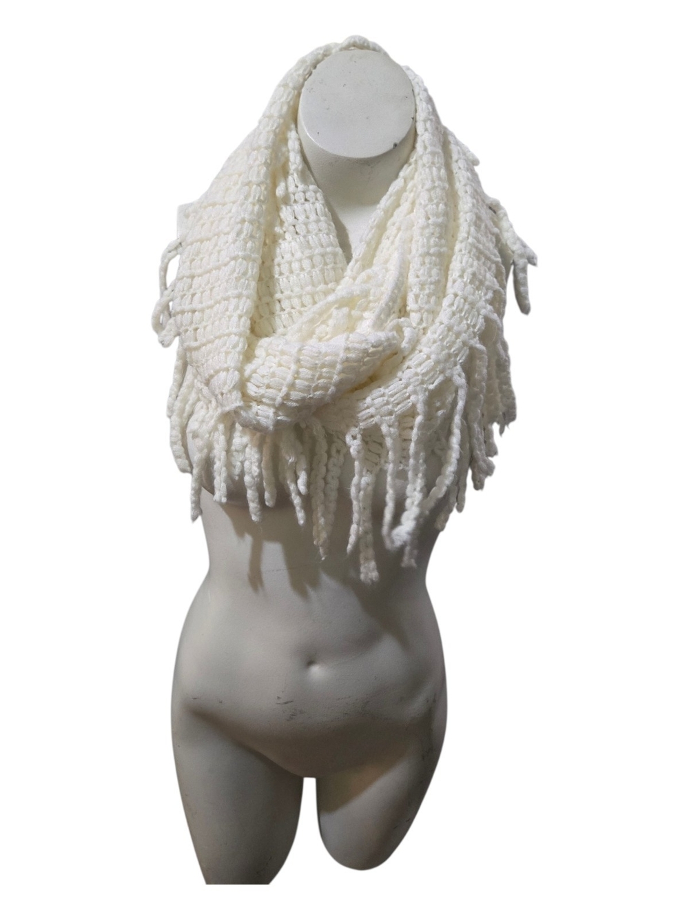 Aeropostale White Chunky Knit Fringe Infinity Scarf Cozy Winter Acrylic